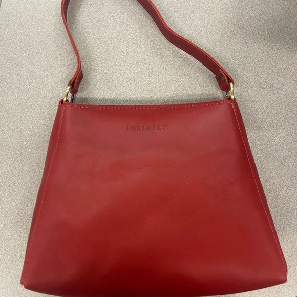 New Portland Leather Goods Ruby Leather Triangle Shoulder Bag - Picture 1 of 9